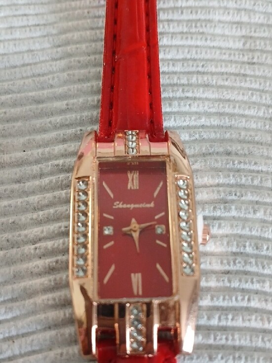 Women’s Red Crystal Accent Wristwatch - Elegant Dress Watch main image 9